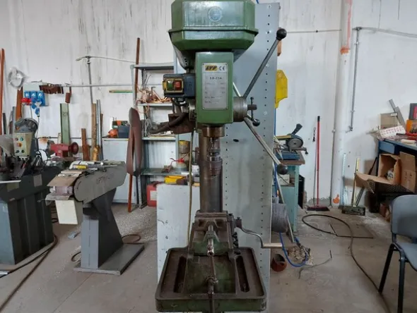 7#7899 Attrezzature officina