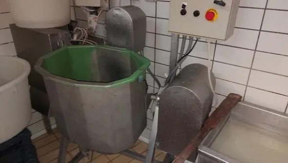 3#6815 Attrezzature per la produzione di formaggi e latticini
