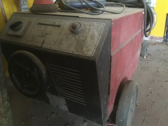12#6964 Attrezzature per officina meccanica