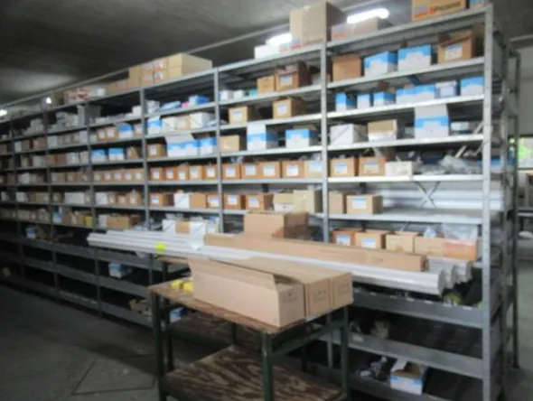 1#8700 Attrezzature varie di magazzino e rimanenze di materiale elettrico e veicoli