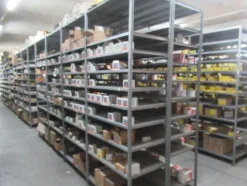 1#8700 Attrezzature varie di magazzino e rimanenze di materiale elettrico e veicoli