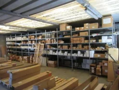 1#8700 Attrezzature varie di magazzino e rimanenze di materiale elettrico e veicoli