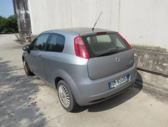 1#8700 Attrezzature varie di magazzino e rimanenze di materiale elettrico e veicoli