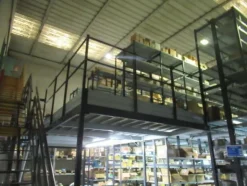 1#8700 Attrezzature varie di magazzino e rimanenze di materiale elettrico e veicoli