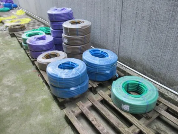 1#8700 Attrezzature varie di magazzino e rimanenze di materiale elettrico e veicoli