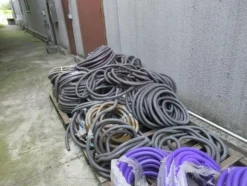 1#8700 Attrezzature varie di magazzino e rimanenze di materiale elettrico e veicoli