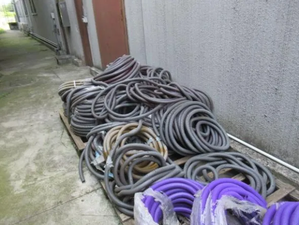 1#8700 Attrezzature varie di magazzino e rimanenze di materiale elettrico e veicoli