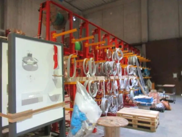 1#8700 Attrezzature varie di magazzino e rimanenze di materiale elettrico e veicoli