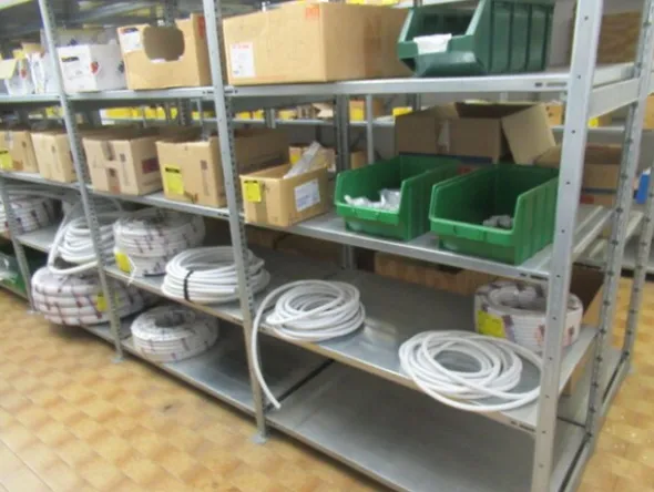 6#8599 Attrezzature varie di magazzino e rimanenze di materiale elettrico