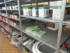 6#8599 Attrezzature varie di magazzino e rimanenze di materiale elettrico
