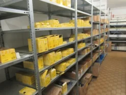 5#8599 Attrezzature varie di magazzino e rimanenze di materiale elettrico