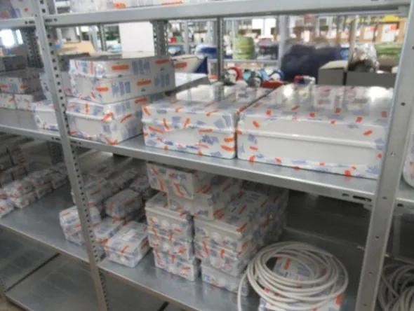 5#8599 Attrezzature varie di magazzino e rimanenze di materiale elettrico
