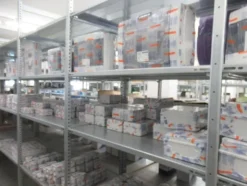5#8599 Attrezzature varie di magazzino e rimanenze di materiale elettrico