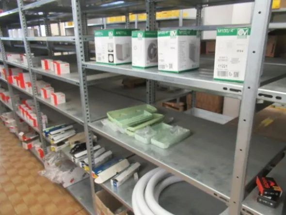 5#8599 Attrezzature varie di magazzino e rimanenze di materiale elettrico