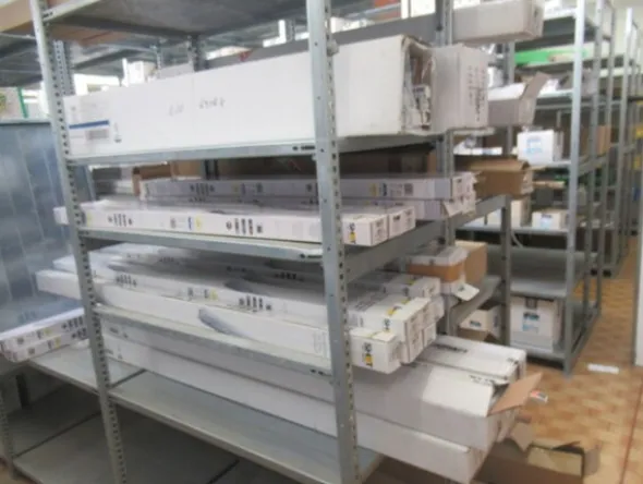 5#8599 Attrezzature varie di magazzino e rimanenze di materiale elettrico