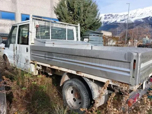 3#8924 Autocarro cabinato Ford Transit