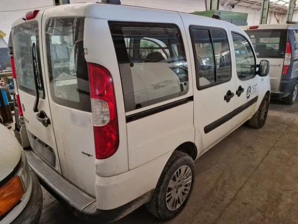4#7142 Autocarro Fiat Doblò