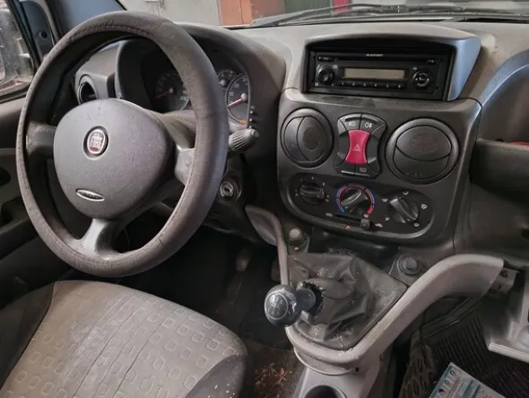 4#7142 Autocarro Fiat Doblò