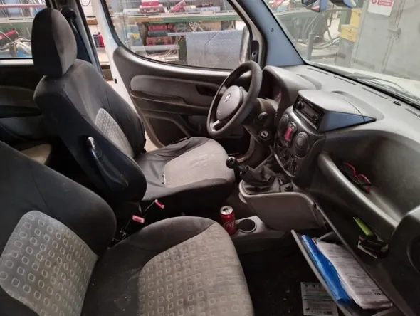 4#7142 Autocarro Fiat Doblò