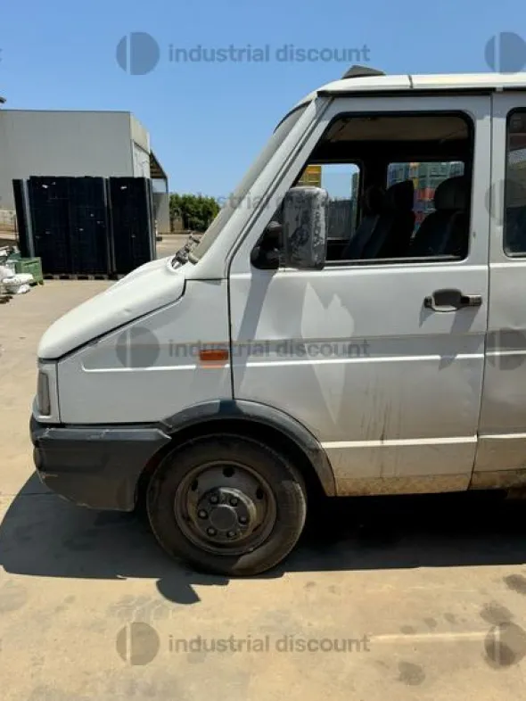 4#8985 Autocarro Fiat Iveco