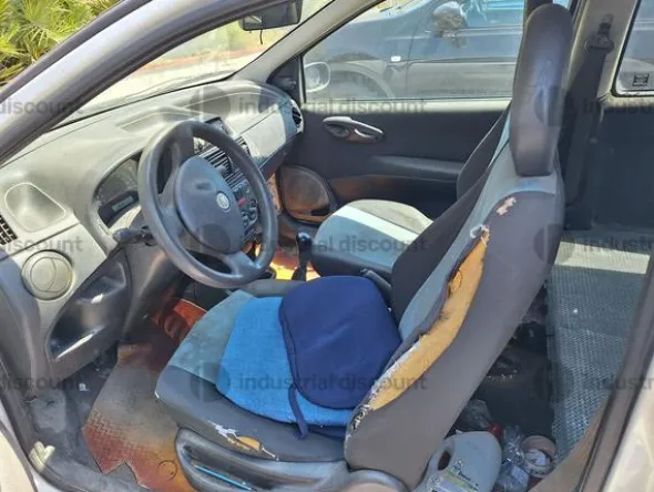 2#10104 Autocarro Fiat Punto