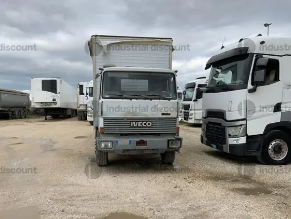 1#9768 Autocarro Iveco