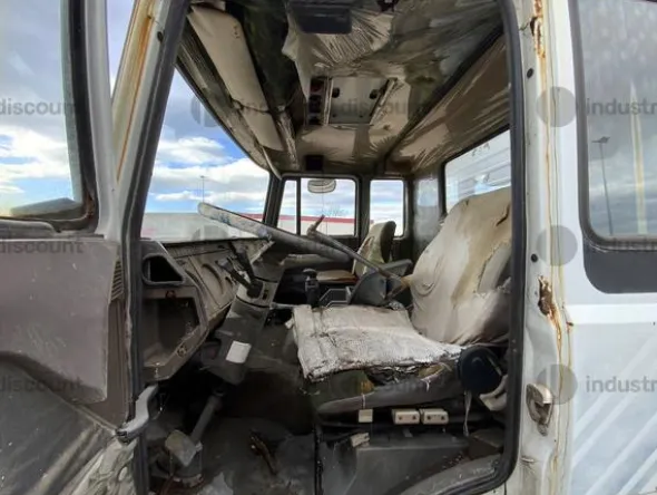 1#9768 Autocarro Iveco