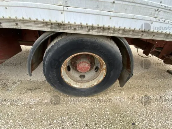 1#9768 Autocarro Iveco