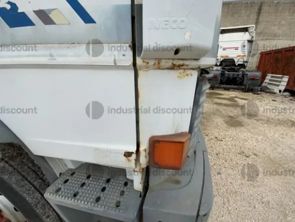 1#9768 Autocarro Iveco