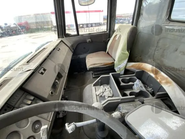 1#9768 Autocarro Iveco