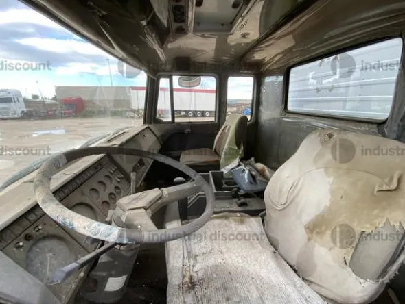 1#9768 Autocarro Iveco