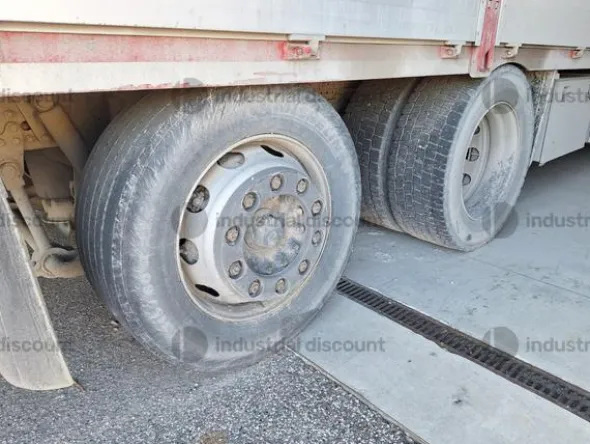 9#9559 Autocarro Iveco
