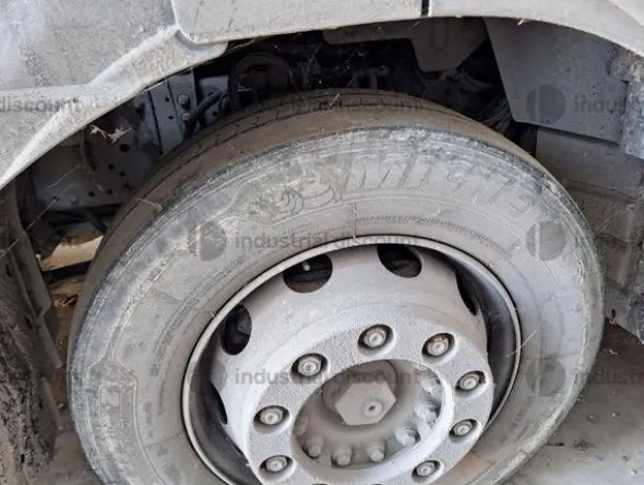 9#9559 Autocarro Iveco