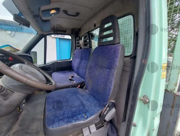 59#8980 Autocarro Iveco 35A