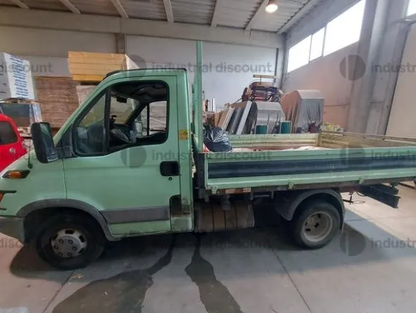 59#8980 Autocarro Iveco 35A