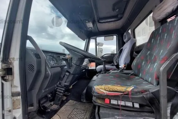 4#6485 Autocarro Iveco con gru