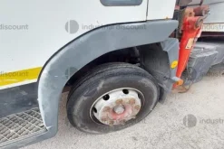 4#6485 Autocarro Iveco con gru