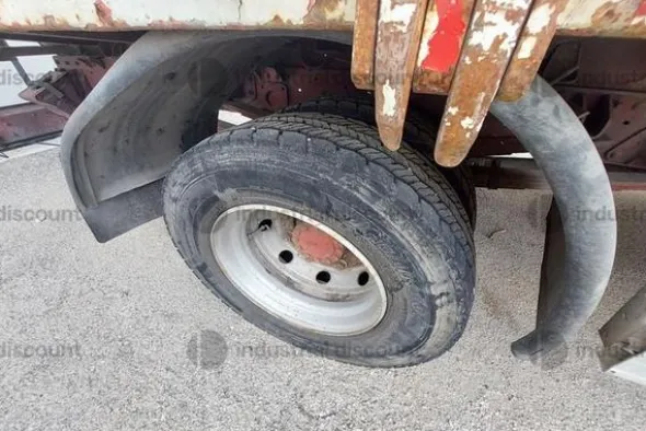 4#6485 Autocarro Iveco con gru
