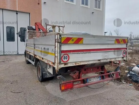 4#6485 Autocarro Iveco con gru