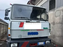 1#9682 Autocarro Iveco 190-32 con gru Fassi