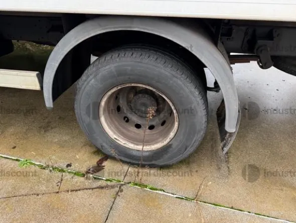 9#9826 Autocarro Iveco Daily