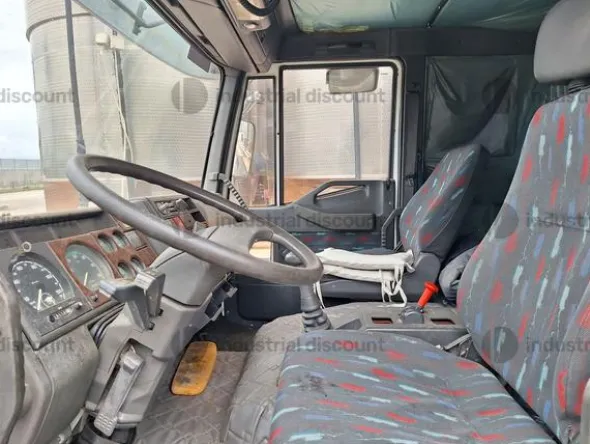 1#9829 Autocarro Iveco 120E18