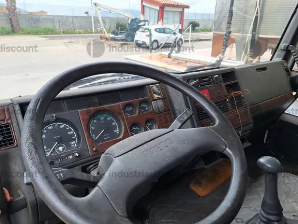 1#9829 Autocarro Iveco 120E18