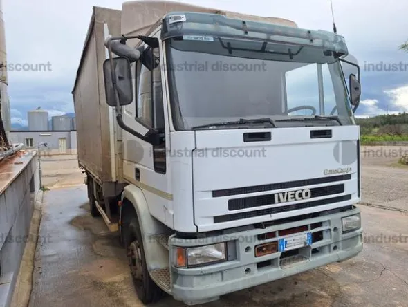1#9829 Autocarro Iveco 120E18