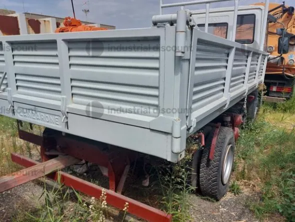 8#9578 Autocarro Iveco E18