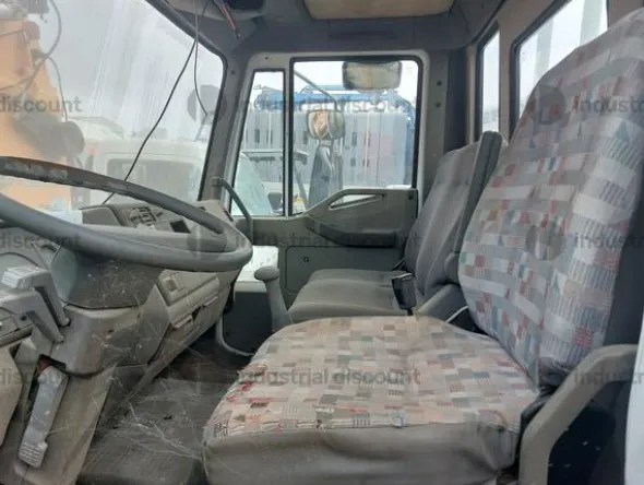 8#9578 Autocarro Iveco E18