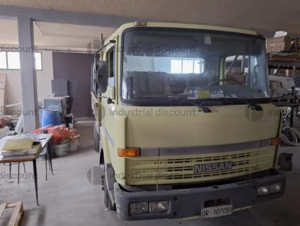 3#9747 Autocarro Nissan