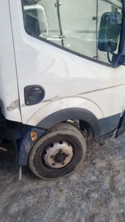 6#8291 Autocarro Nissan Cabstar