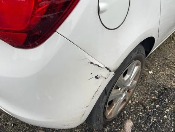 4#8291 Autocarro Opel Corsa