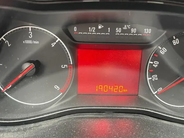 4#8291 Autocarro Opel Corsa